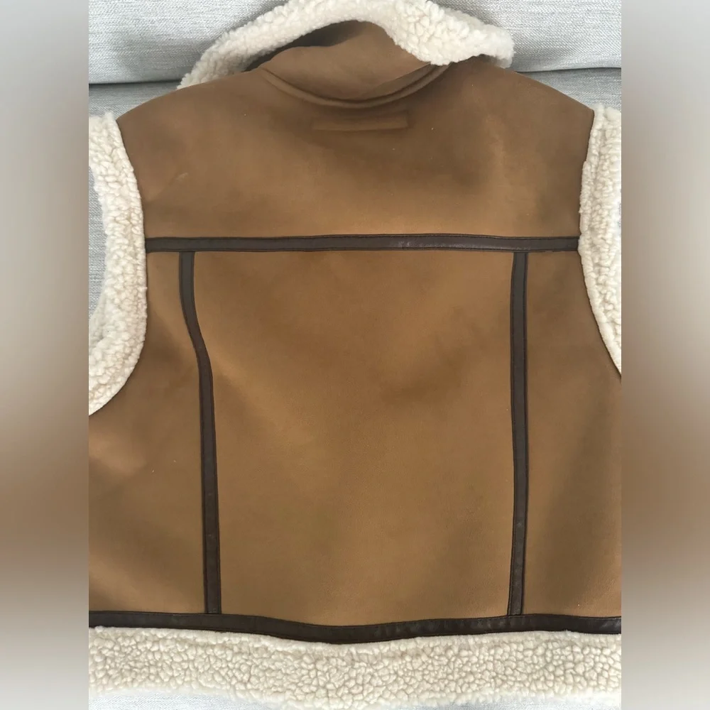 Zara faux Sherpa Cropped Vest - Picture 2 of 3